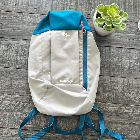 QUECHUA ARPENAZ 10 DECATHLON BACKPACK - Picture 1 of 6
